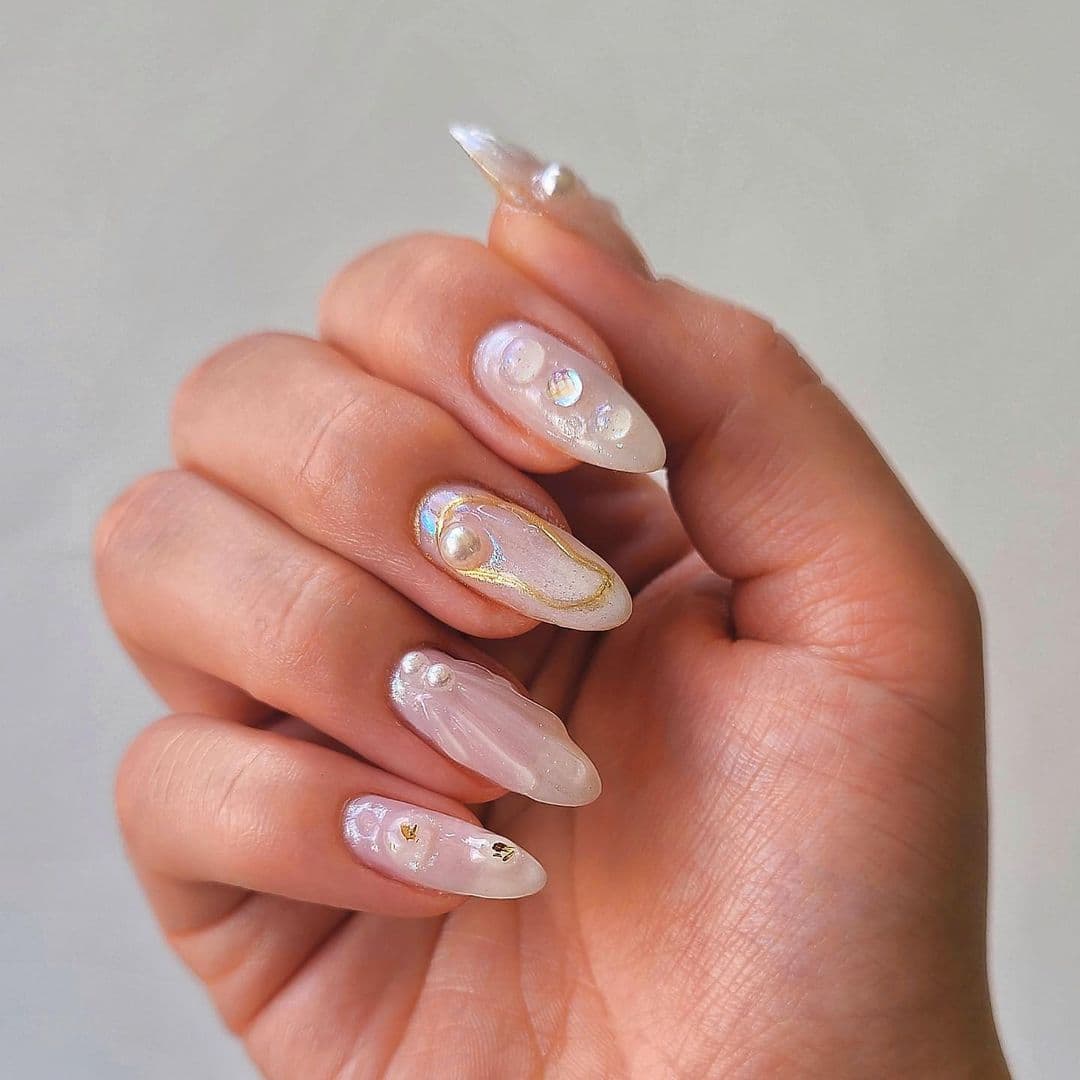 เล็บสีมุก