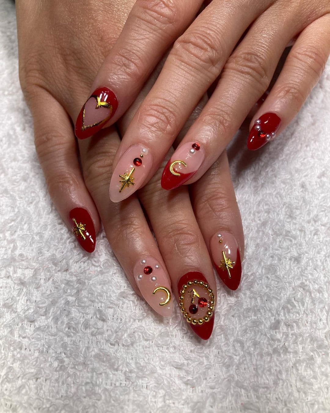 เล็บเจลสีแดง