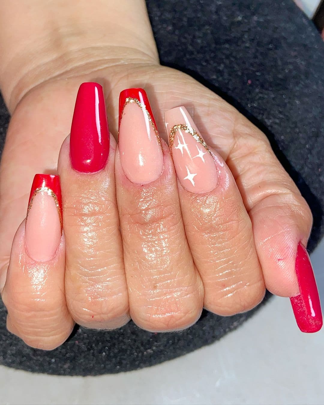 เล็บเจลสีแดง