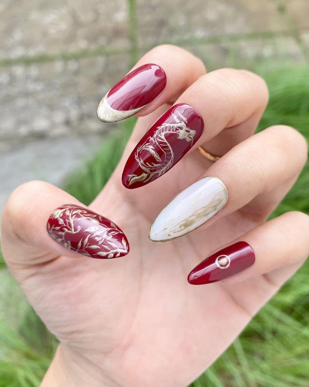 เล็บเจลสีแดง