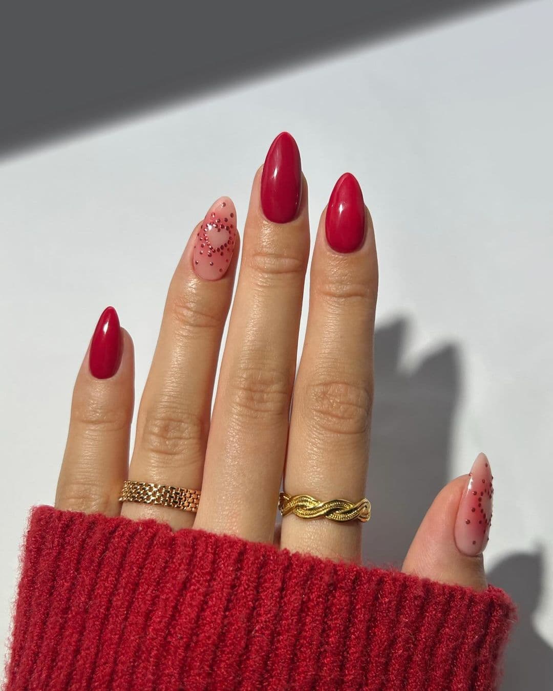 เล็บเจลสีแดง