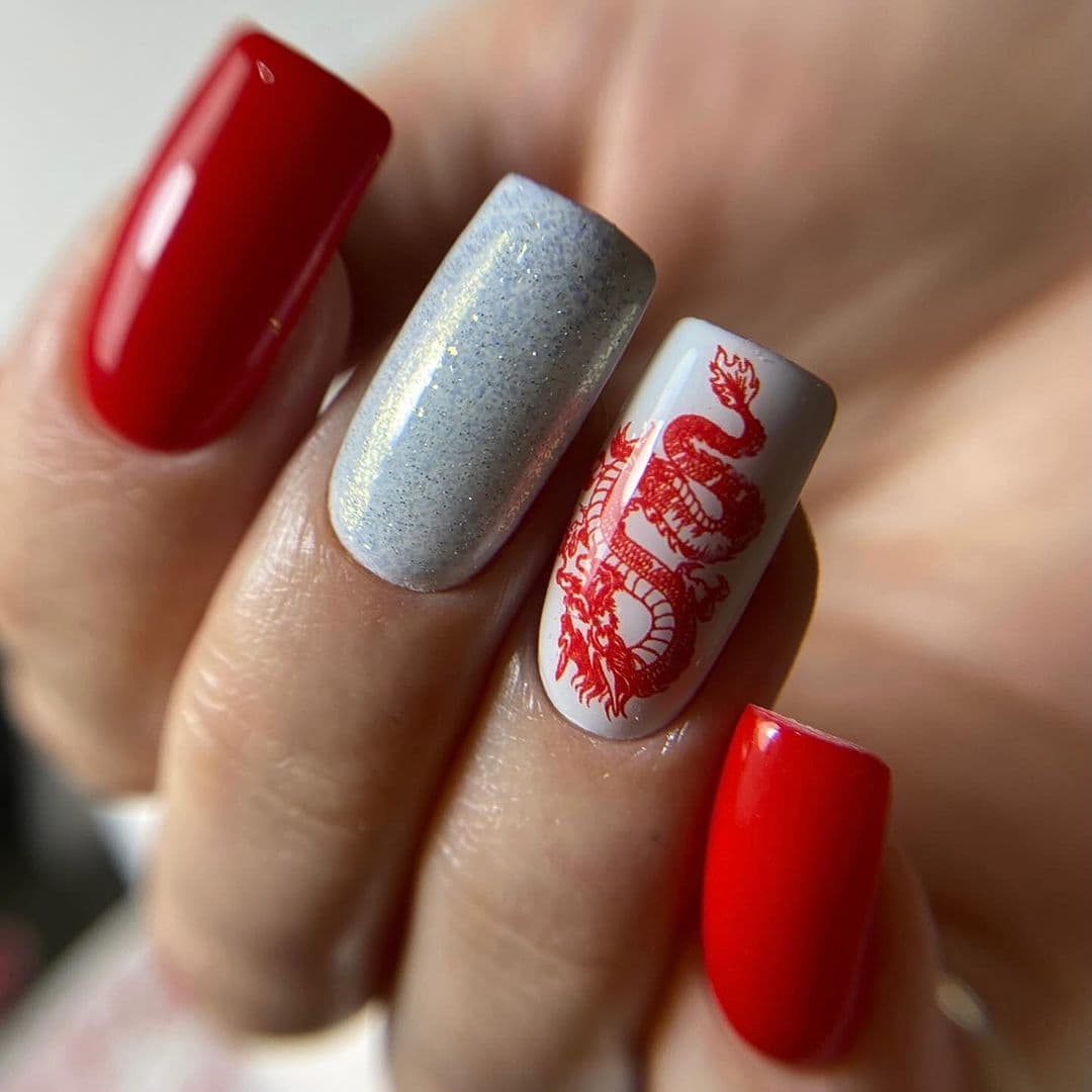 เล็บเจลสีแดง