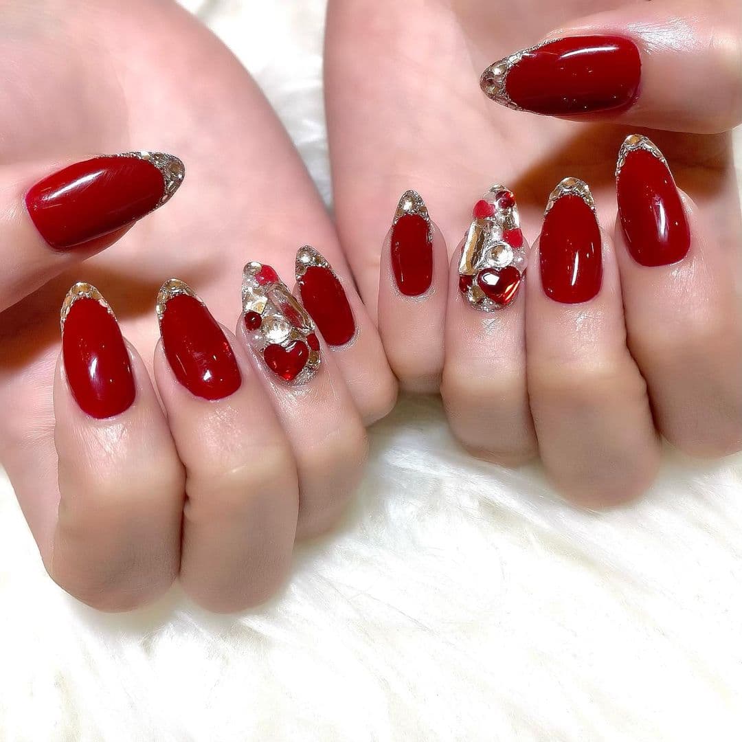 เล็บเจลสีแดง