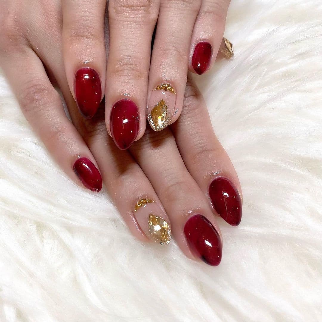 เล็บเจลสีแดง