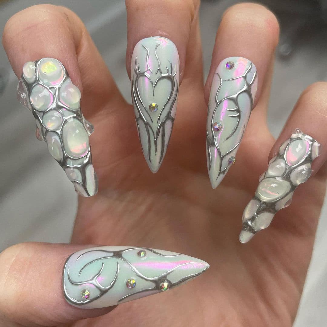 เล็บสีเงิน, สีเล็บสีเงิน, ทาเล็บสีเงิน