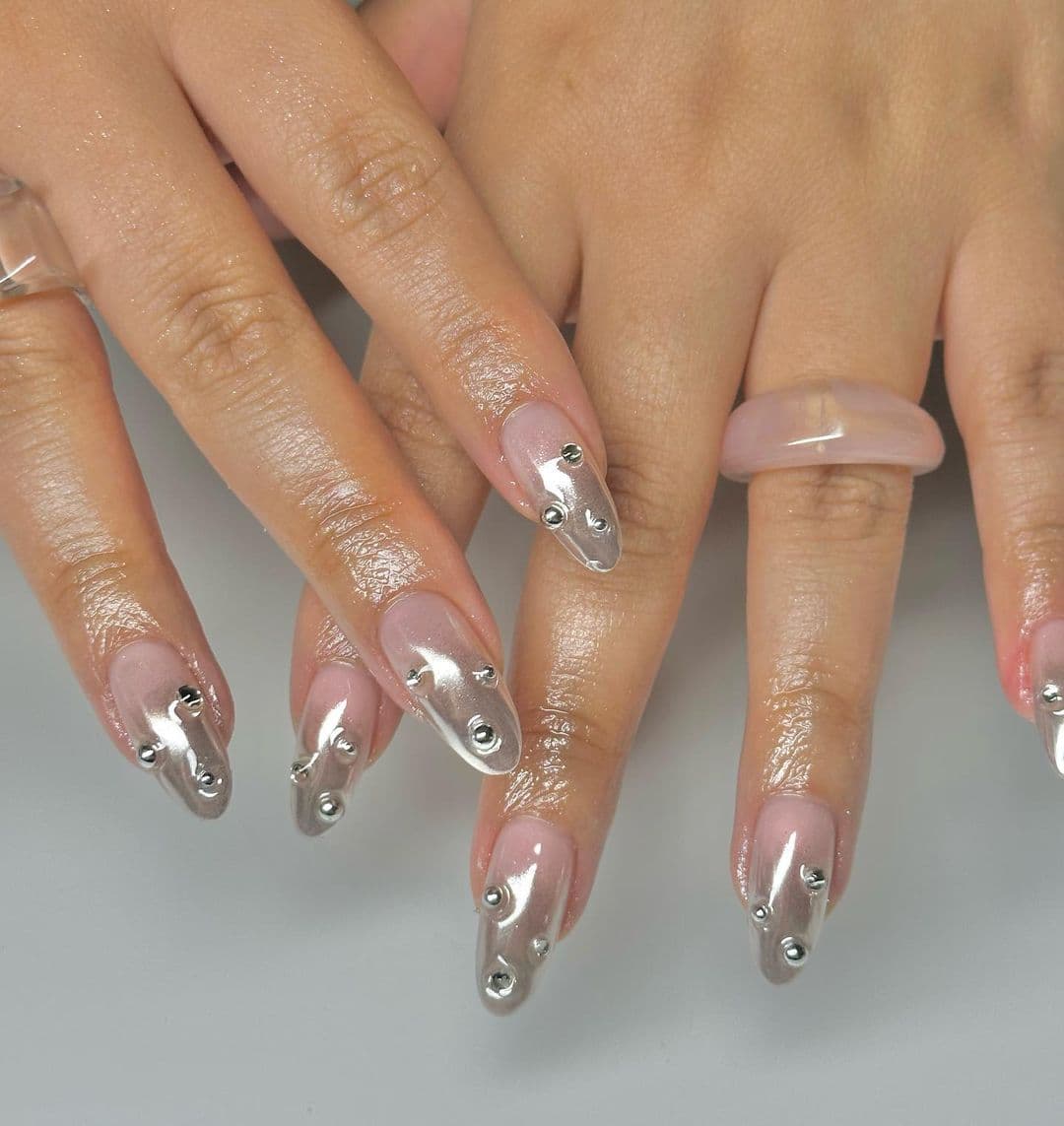 เล็บสีเงิน, สีเล็บสีเงิน, ทาเล็บสีเงิน