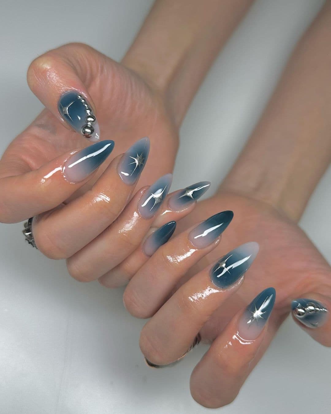 เล็บสีเงิน, สีเล็บสีเงิน, ทาเล็บสีเงิน