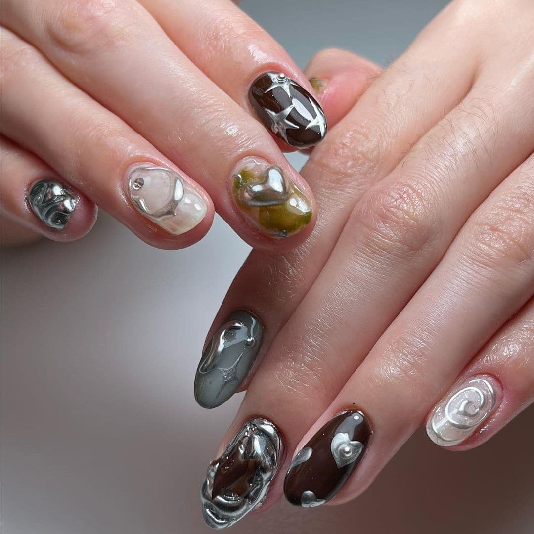 เล็บสีเงิน, สีเล็บสีเงิน, ทาเล็บสีเงิน