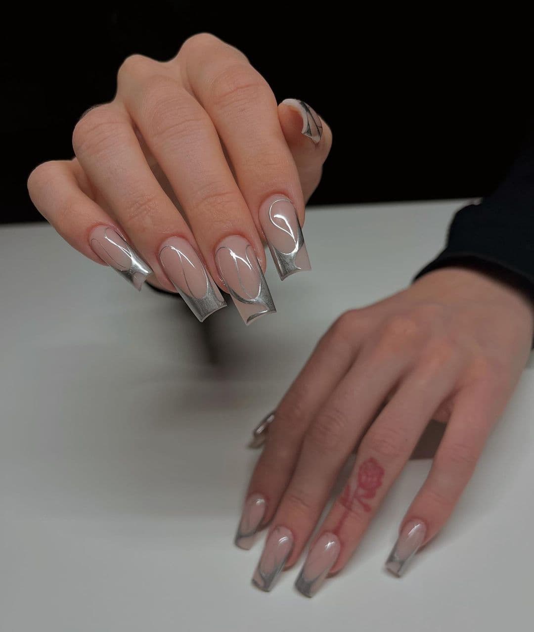 เล็บสีเงิน, สีเล็บสีเงิน, ทาเล็บสีเงิน