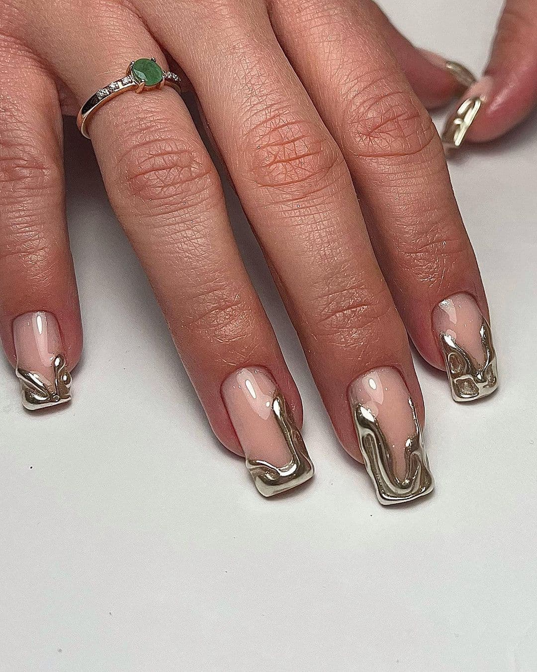 เล็บสีเงิน, สีเล็บสีเงิน, ทาเล็บสีเงิน