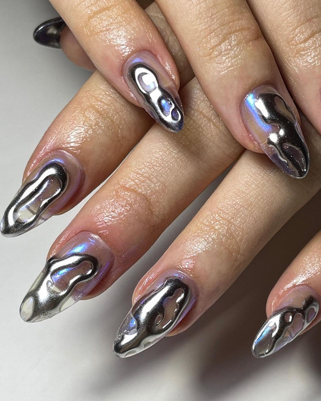 เล็บสีเงิน, สีเล็บสีเงิน, ทาเล็บสีเงิน