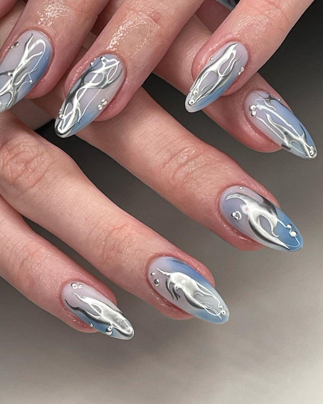 เล็บสีเงิน, สีเล็บสีเงิน, ทาเล็บสีเงิน